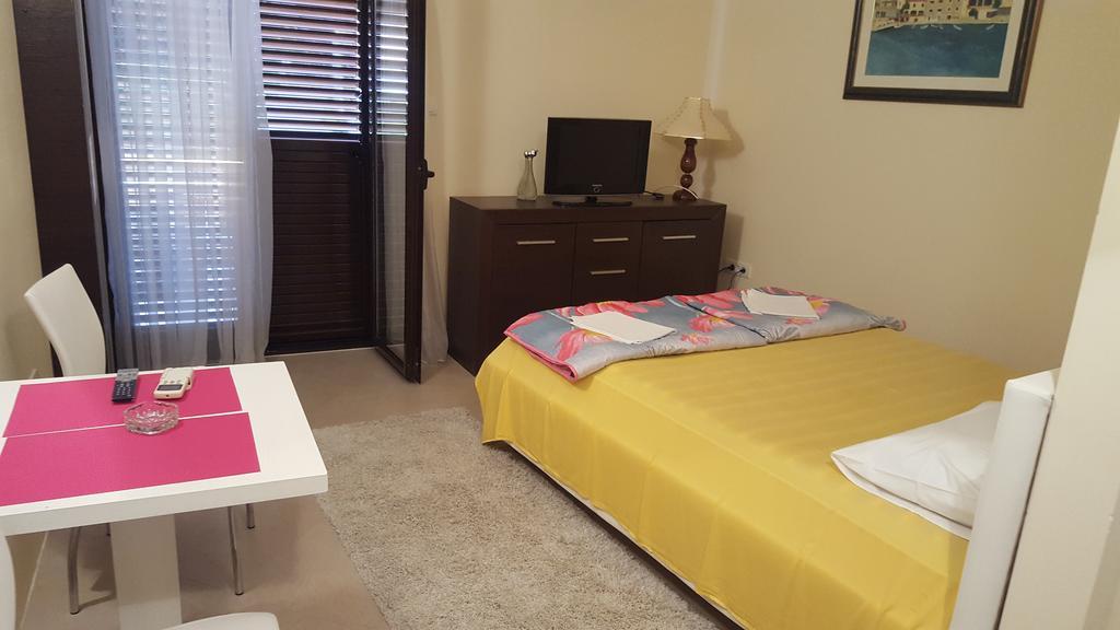 Apartments Grispolis Тиват Екстер'єр фото