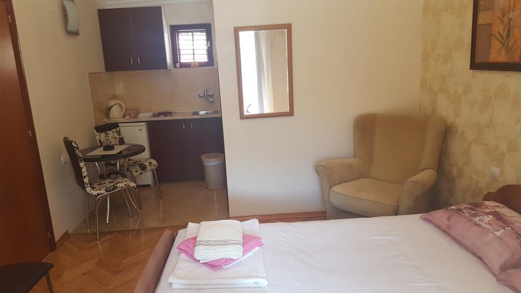 Apartments Grispolis Тиват Екстер'єр фото