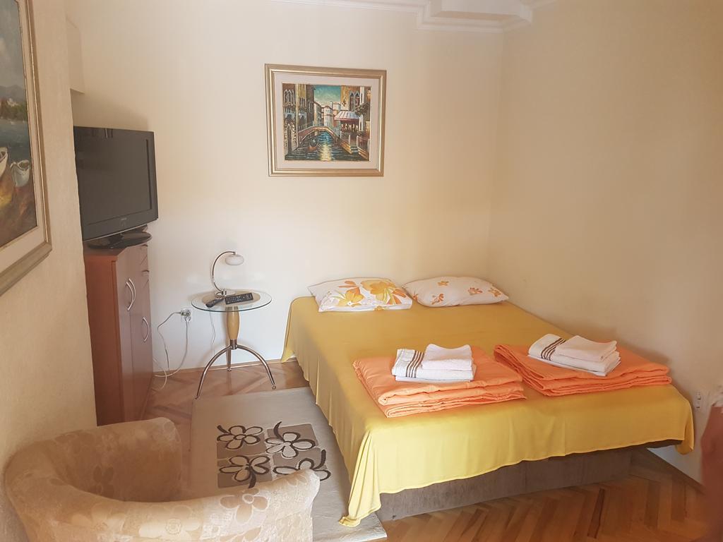 Apartments Grispolis Тиват Екстер'єр фото